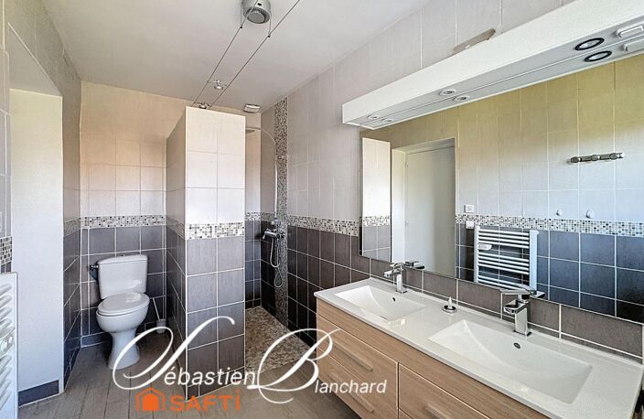 Culoz  Maison de 263 m², 6 chambres, double garage, combles aménageables — photo 4