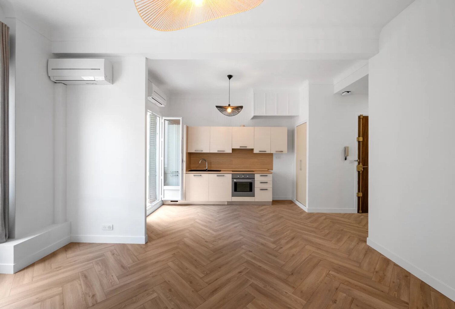 Nice - Carré d’or - 2 pièces rénové avec balcon — photo 1