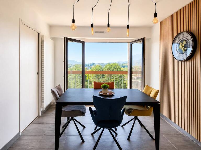 VOIRON – Appartement 5 pièces rénové avec vue panoramique — photo 1