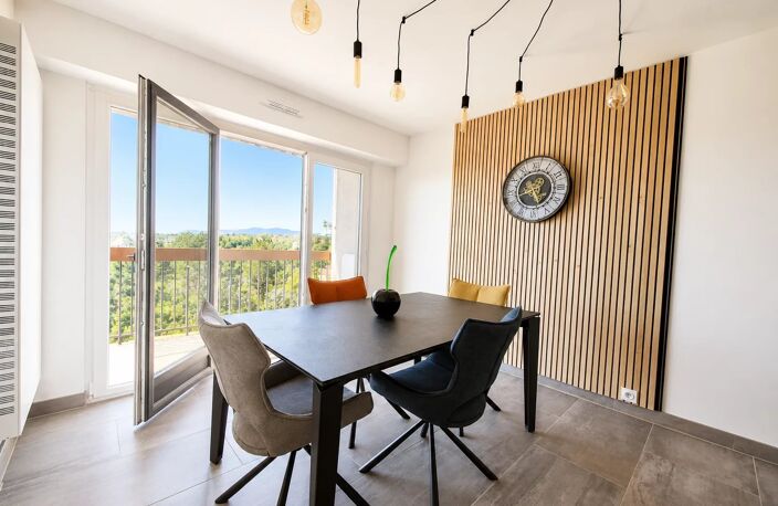 VOIRON – Appartement 5 pièces rénové avec vue panoramique — photo 2