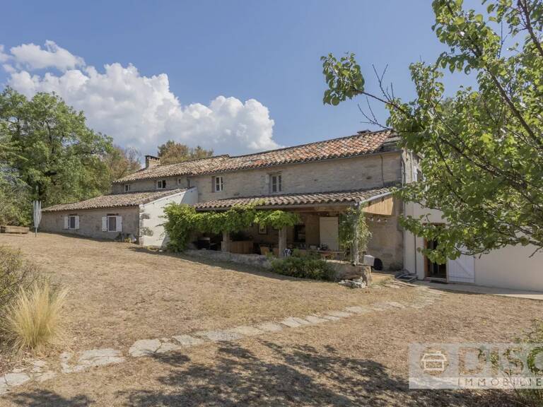 Belle et spacieuse propriété en pierre avec piscine et 3,8 hectares de terrain. — photo 1