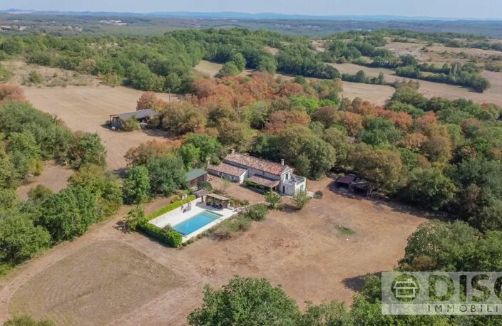 Belle et spacieuse propriété en pierre avec piscine et 3,8 hectares de terrain. — photo 2