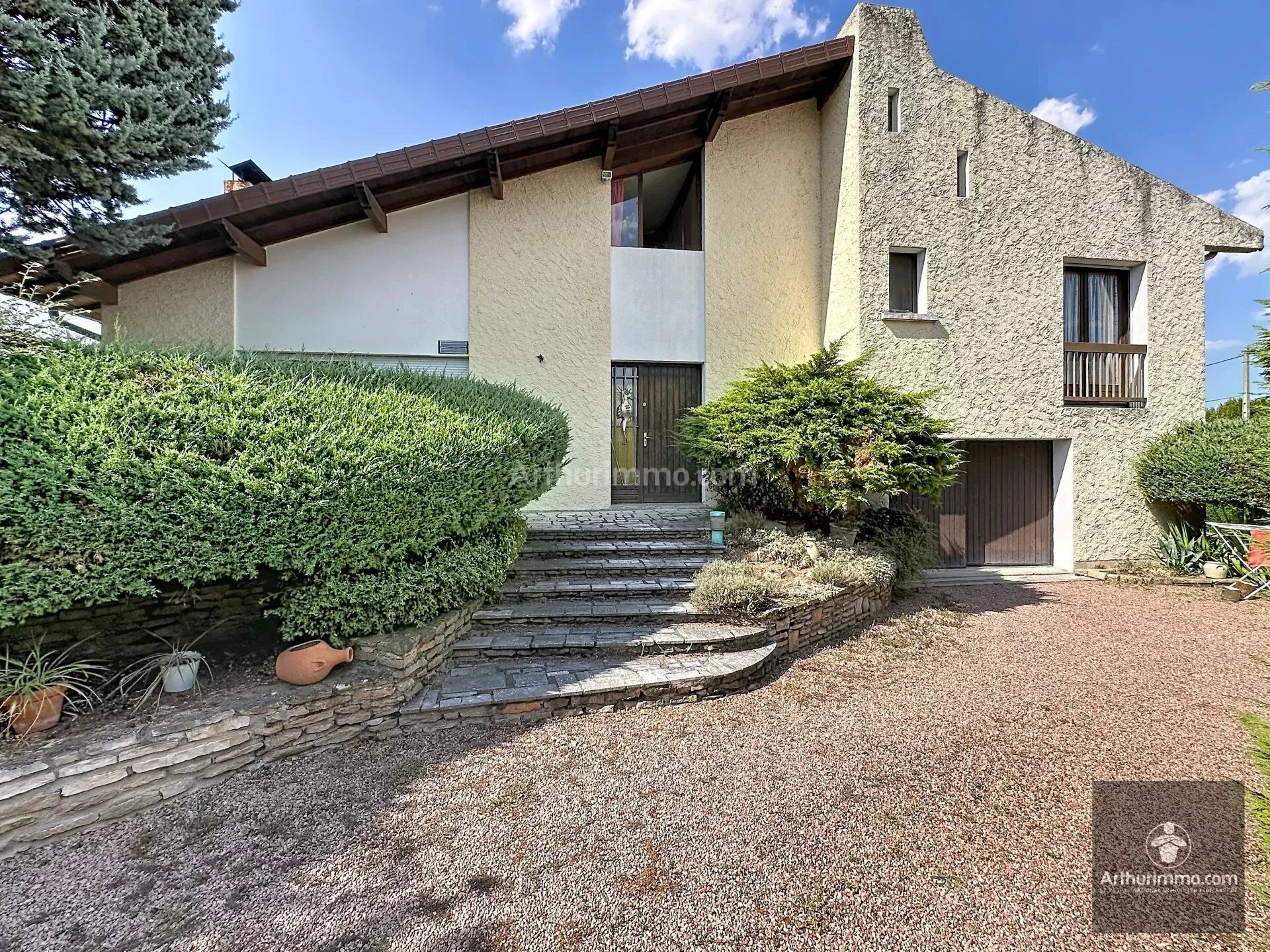 Maison 5 pièces 143 m² · à Le Coteau · 143 m² · 220 000 €