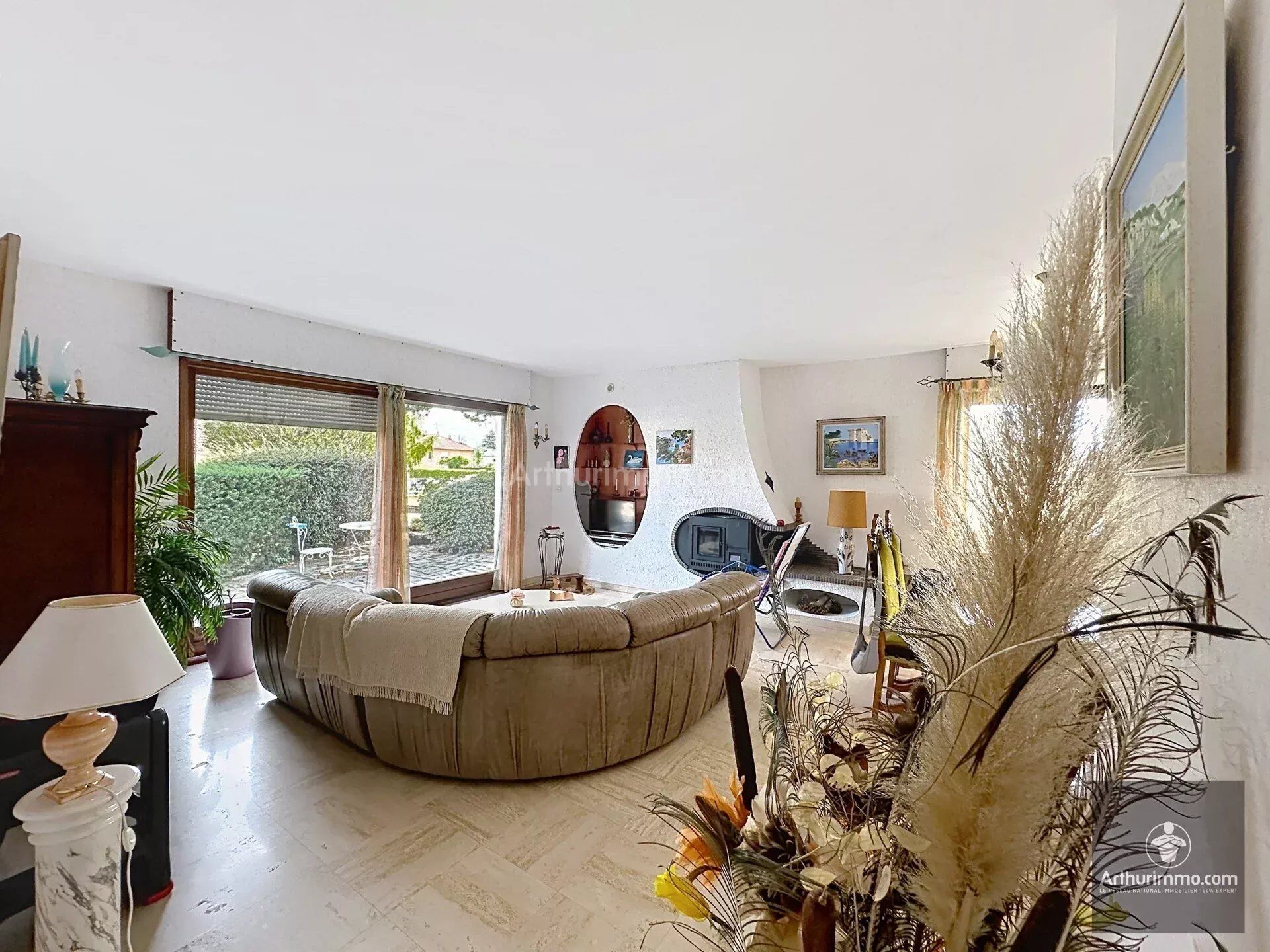 Acheter maison de 5 pièces 143 m² 220 000 € à Le Coteau (42120) : une annonce Arthurimmo.com — 2