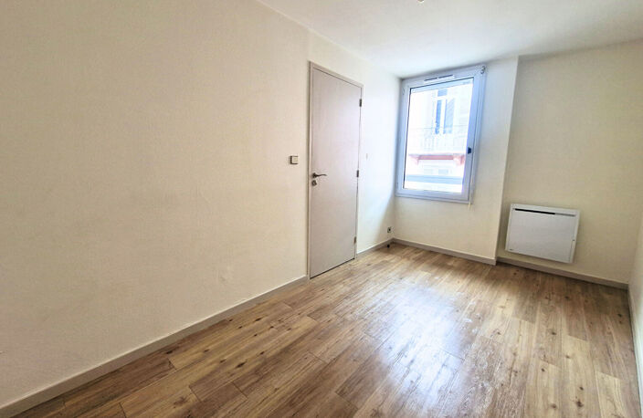 APPARTEMENT 2 PIECES VOIRON - 28.47m² — photo 3