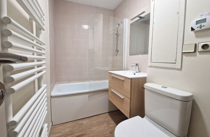 APPARTEMENT 2 PIECES VOIRON - 28.47m² — photo 4