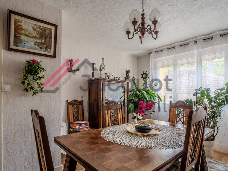 Appartement T3 de 53 m² avec jardin, garages et dépendances — photo 1