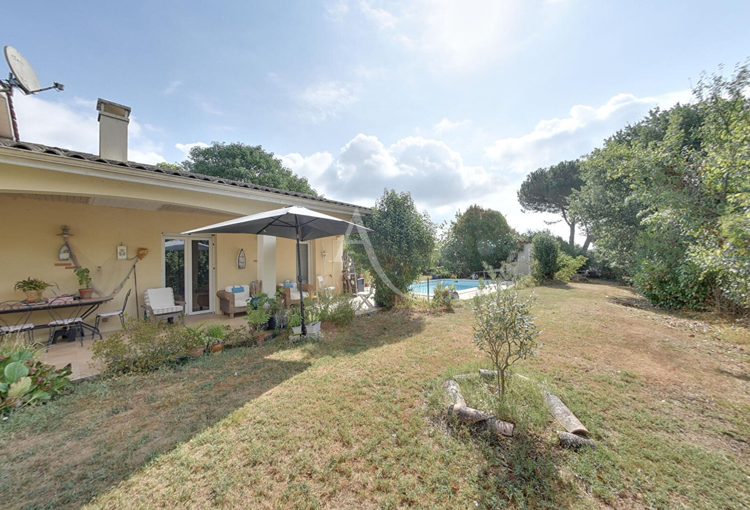 Maison contemporaine avec piscine au coeur de Saint-Nauphary — photo 1