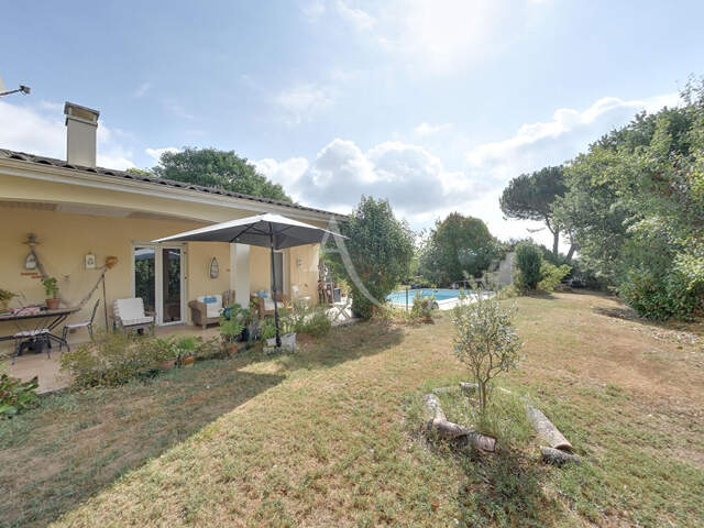 Maison contemporaine avec piscine au coeur de Saint-Nauphary — photo du bien