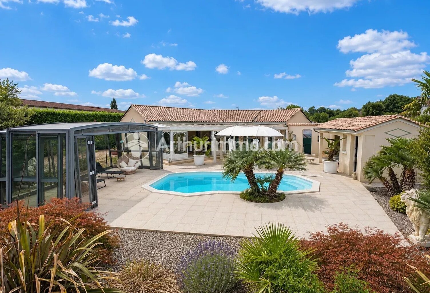 PLAIN-PIED 193 M² – 4 SUITES – PISCINE CHAUFFÉE – TERRAIN 2 800 M² — photo 1