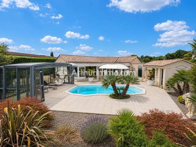 PLAIN-PIED 193 M² – 4 SUITES – PISCINE CHAUFFÉE – TERRAIN 2 800 M² — photo du bien