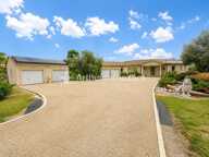 PLAIN-PIED 193 M² – 4 SUITES – PISCINE CHAUFFÉE – TERRAIN 2 800 M² — photo 2