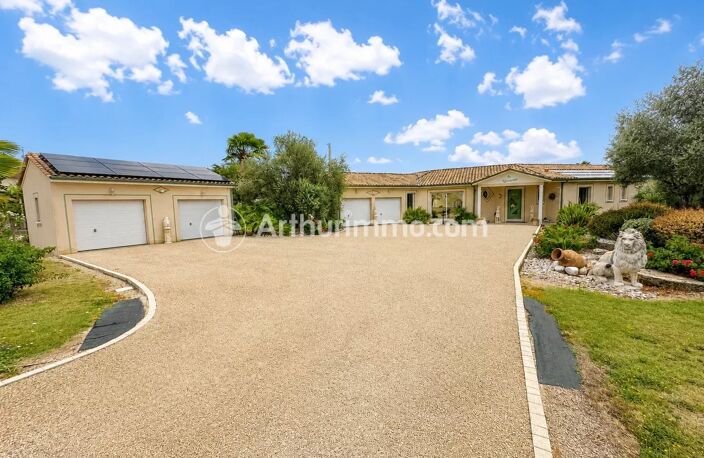 PLAIN-PIED 193 M² – 4 SUITES – PISCINE CHAUFFÉE – TERRAIN 2 800 M² — photo 2