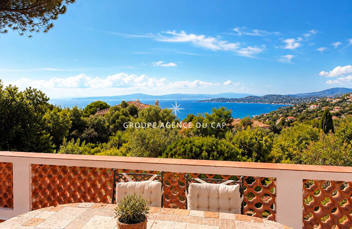 LES ISSAMBRES VILLA DE PLAIN PIED AVEC PISCINE POOL HOUSE ET GARAGE — photo 4