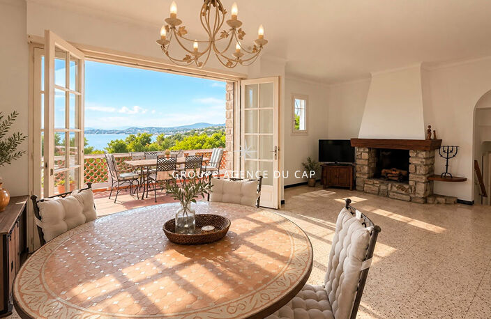 LES ISSAMBRES VILLA DE PLAIN PIED AVEC PISCINE POOL HOUSE ET GARAGE — photo 5