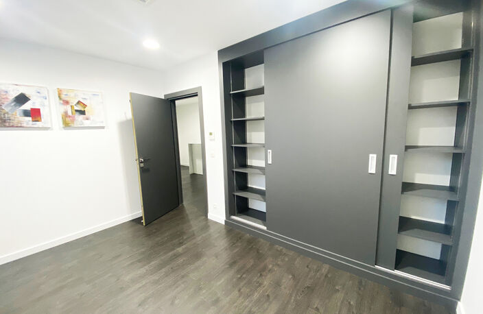 Bureaux Sallanches 64 m2 — photo 2
