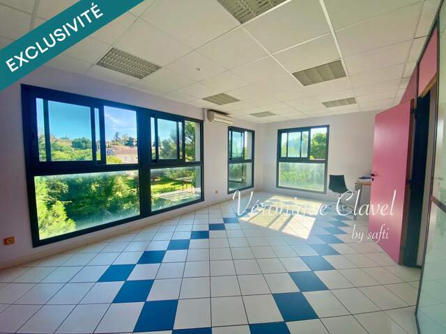 Très beau local commercial ou bureau  à usage professionnel de 65m2 avec un balcon et une place de parking sécurisée et fermée  ascenseur — photo du bien