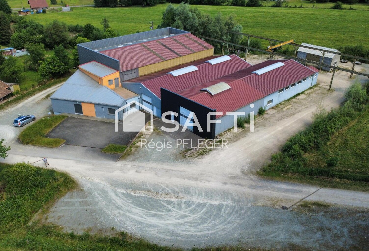 Grand Bâtiment Industriel/Artisanal avec bureaux — photo 1