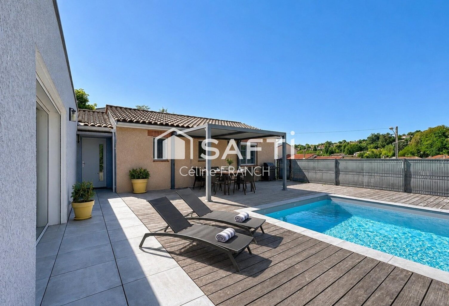 PLAIN-PIED, PISCINE ET VUE COTEAUX — photo 1