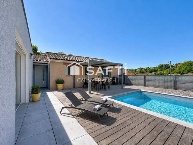 PLAIN-PIED, PISCINE ET VUE COTEAUX — photo du bien