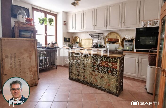 Laissez-vous séduire par une maison de caractère, où le charme de l'ancien s'allie harmonieusement au confort moderne. — photo 4