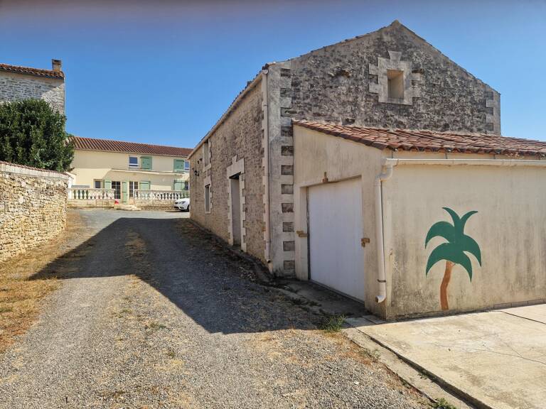 GRANDE MAISON FAMILIALE AVEC SES DEPENDANCES — photo 1