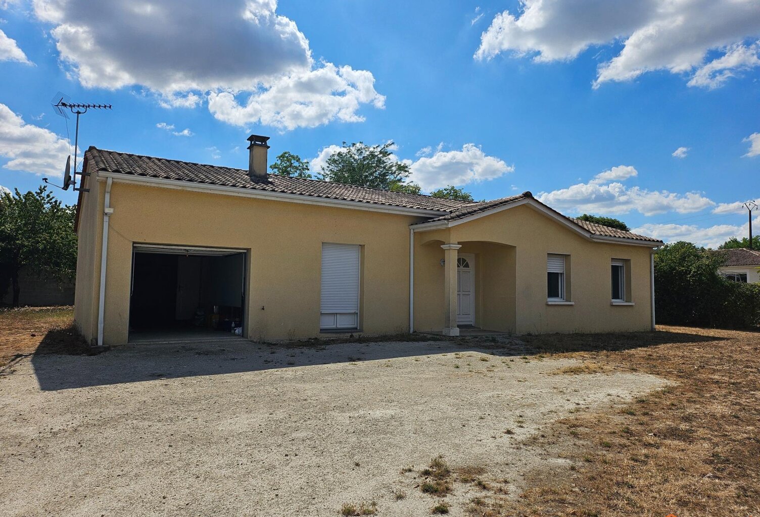 Plain-pied, 3 chambres et 1 195 m² de terrain — photo 1
