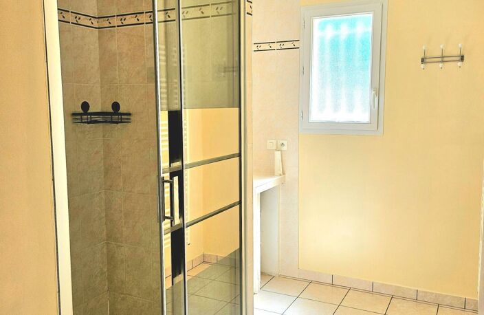 Plain-pied, 3 chambres et 1 195 m² de terrain — photo 4