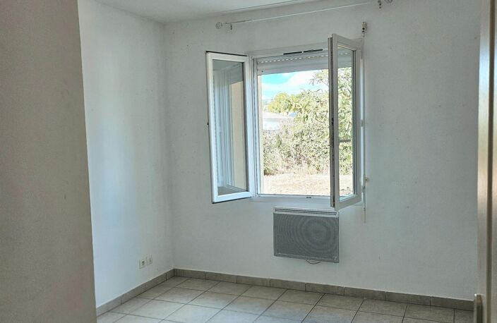 Plain-pied, 3 chambres et 1 195 m² de terrain — photo 5