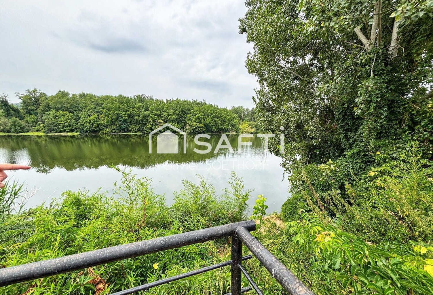 À découvrir sans tarder : une véritable maison coup de cœur avec une vue exceptionnelle sur le Lot. — photo 1