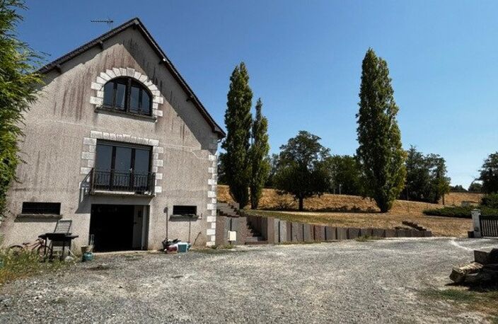 Loches, produit rare, beau potentiel, maison familiale ! — photo 2