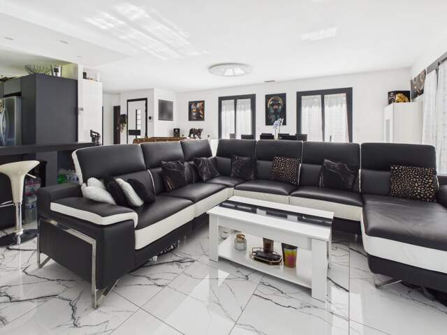 MÉDIS : MAISON 4 CHAMBRES AVEC PISCINE — photo du bien