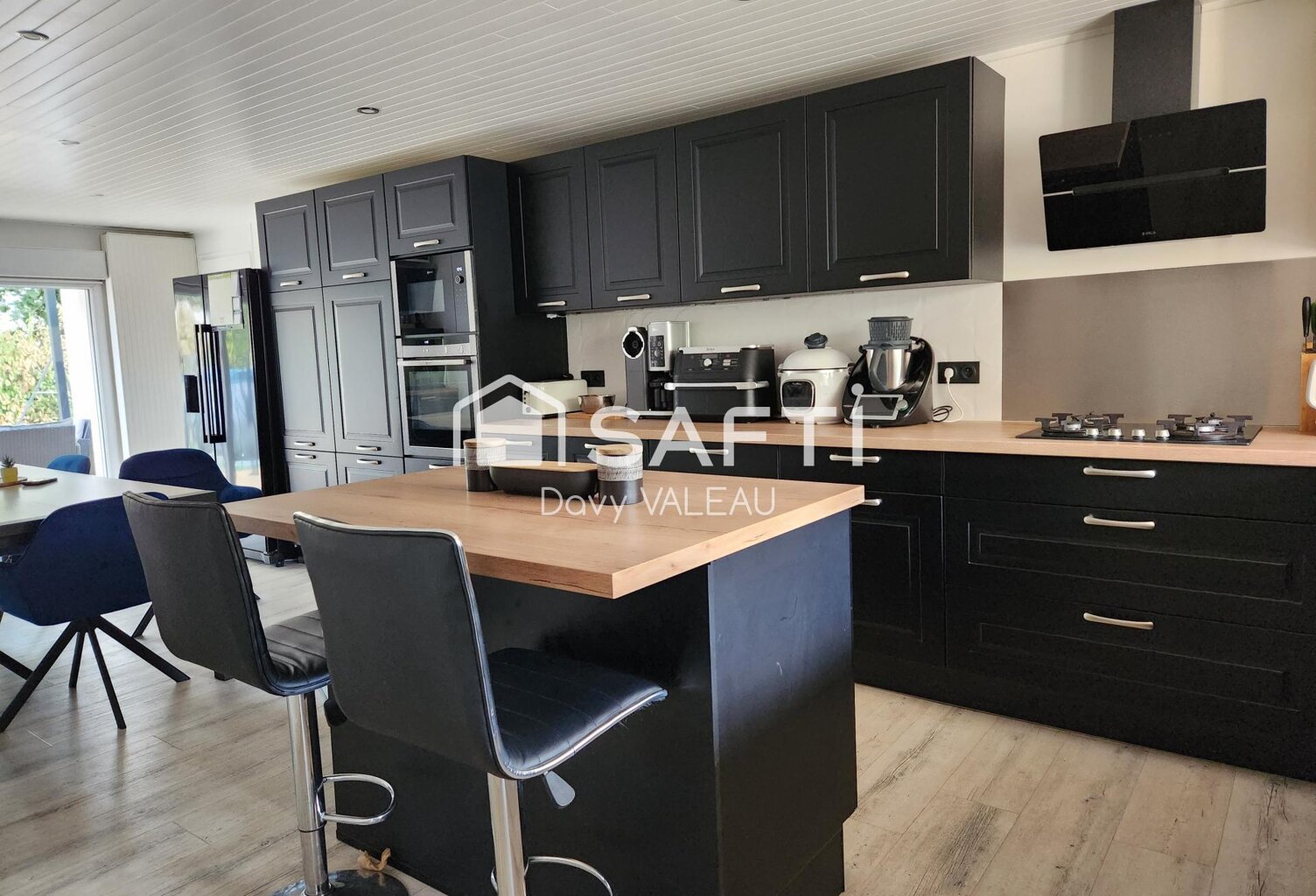 Maison 6 chambres plus 1 bureau sur terrain clos — photo 1