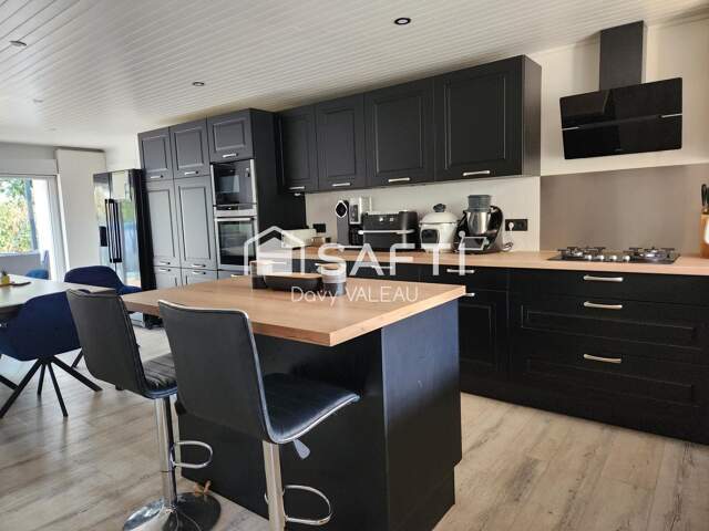Maison 6 chambres plus 1 bureau sur terrain clos — photo du bien