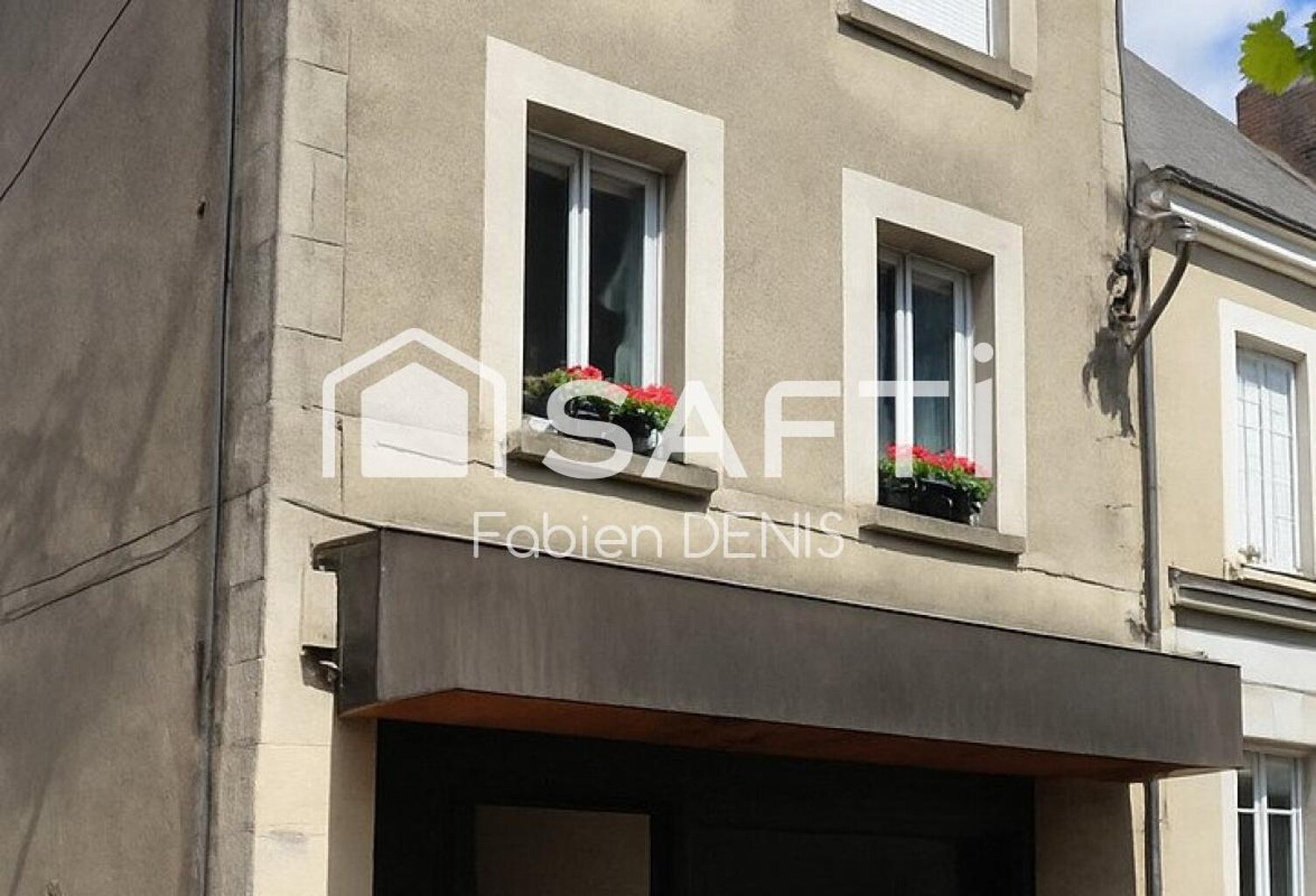 Immeuble avec local commercial et appartement  Centre-ville de Contres — photo 1