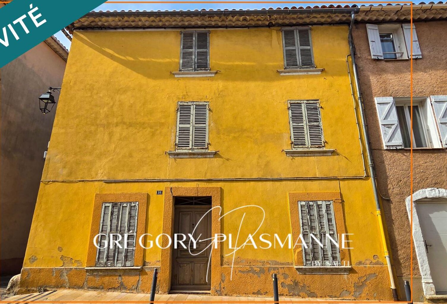Maison de village de 120 m2 sur 3 niveaux avec grange/remise de 70m2 et double cave à réhabiliter ! — photo 1