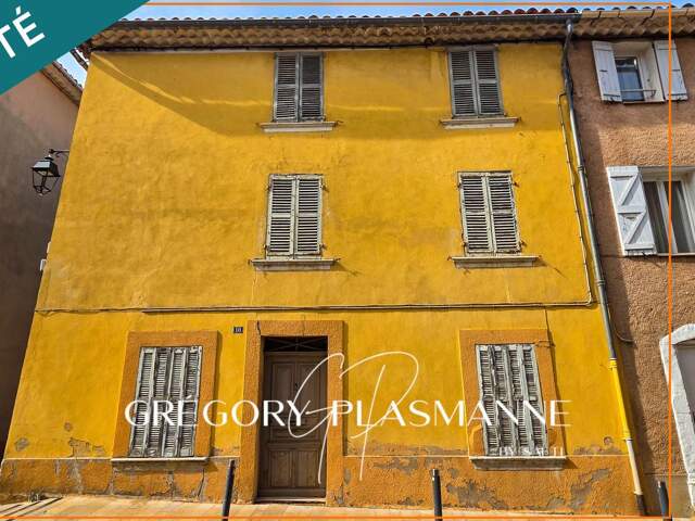 Maison de village de 120 m2 sur 3 niveaux avec grange/remise de 70m2 et double cave à réhabiliter ! — photo du bien