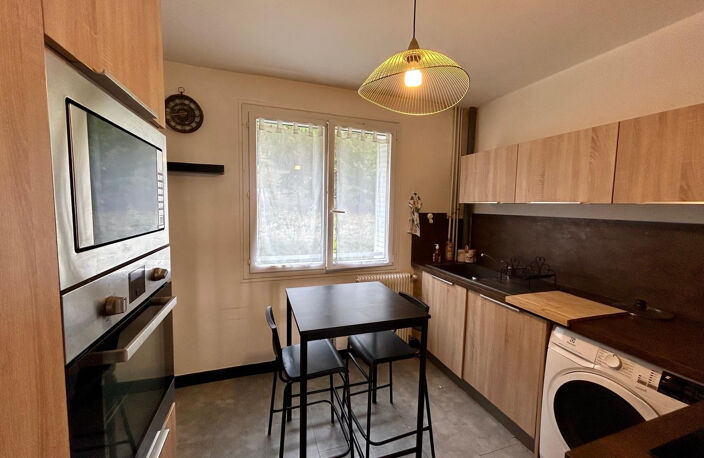 Très beau T3 meublé sur les hauteurs de CLERMONT au calme — photo 3