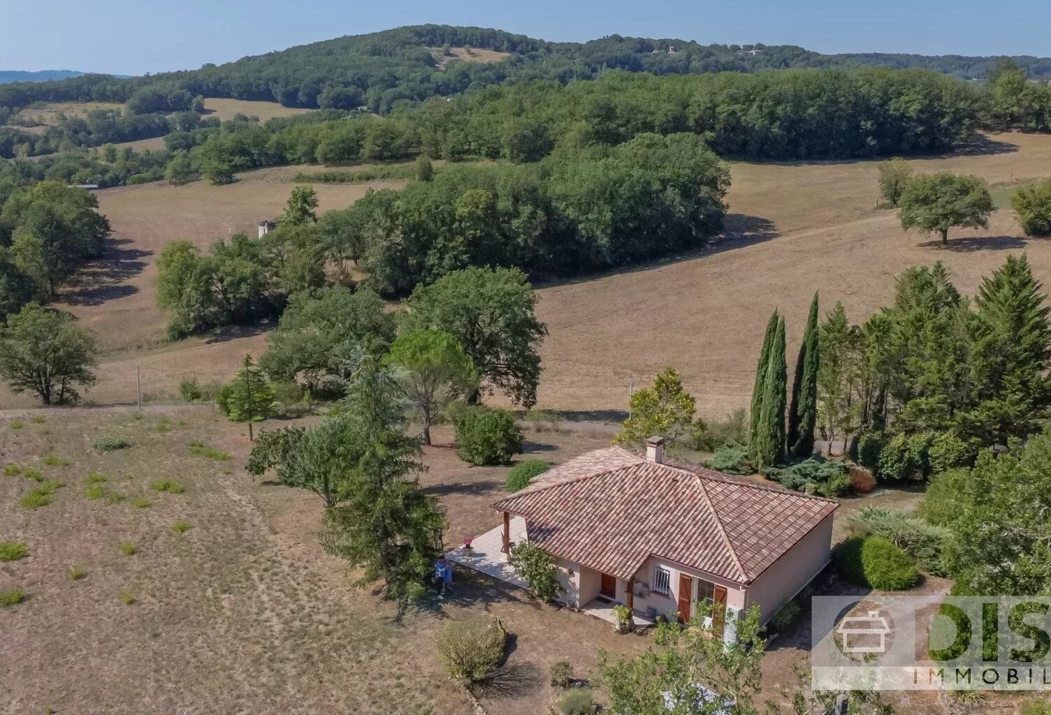 Belle maison moderne avec 1 hectare de terrain et belles vues — photo 1