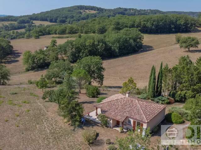 Belle maison moderne avec 1 hectare de terrain et belles vues — photo du bien