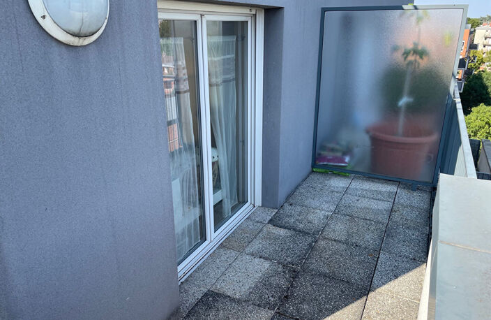 3 pièces en dernier étage avec balcons, ascenseur et parking en sous-sol. — photo 2