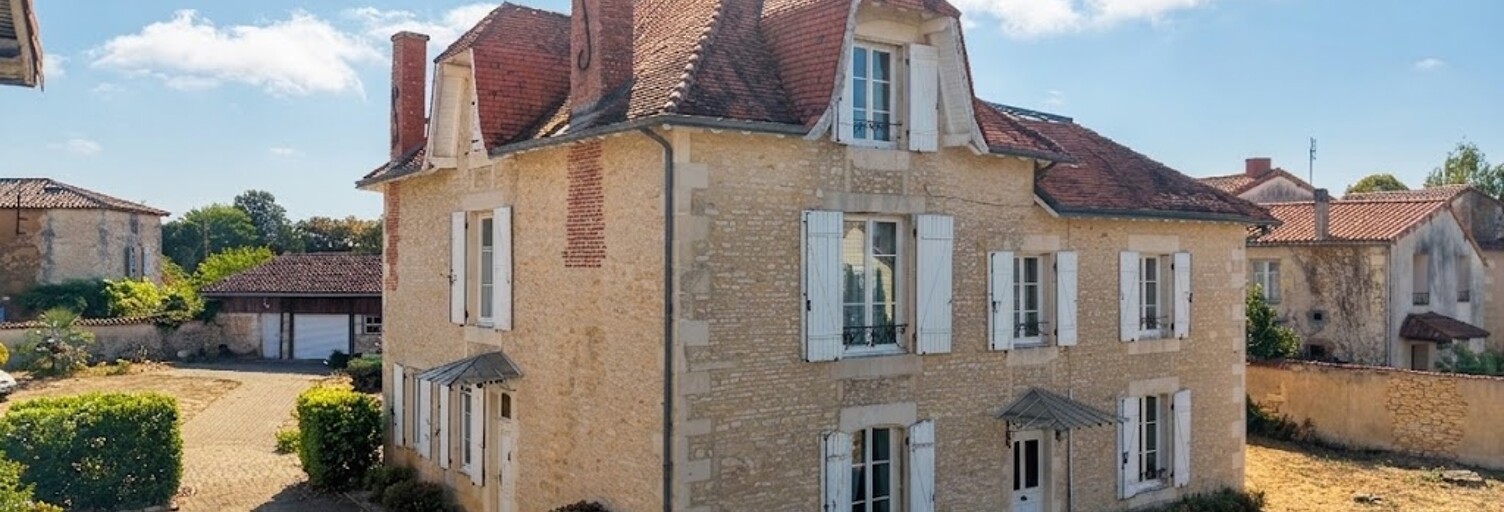 Maison 10 Pièces 331 m² à vendre à Blanzay (86400)