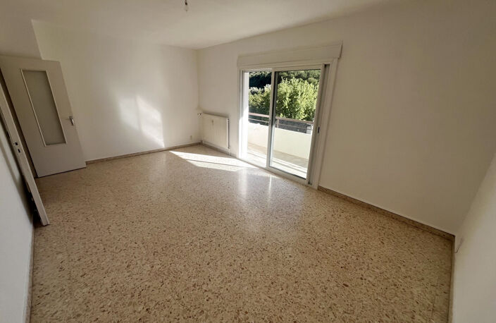RODEZ / LAYOULE / T4 800 € CHARGES COMPRISES : EAU + CHAUFFAGE — photo 3