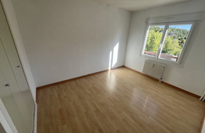 RODEZ / LAYOULE / T4 800 € CHARGES COMPRISES : EAU + CHAUFFAGE — photo 5