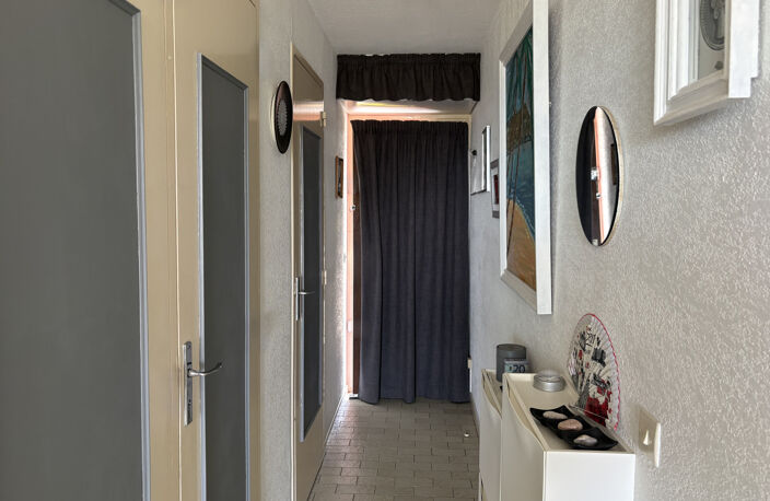 Appartement T1  traversant SH 25 M2  avec loggia et  parking — photo 4