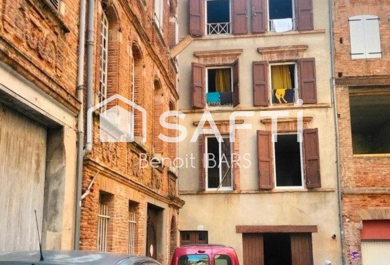 ancienne maison de ville avec 4 plateaux — photo 1