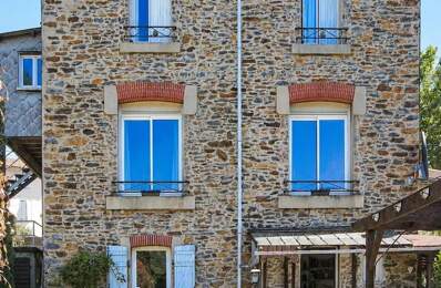 maison en pierre, rénovée, avec terrain attenant, dépendances et piscine — photo du bien