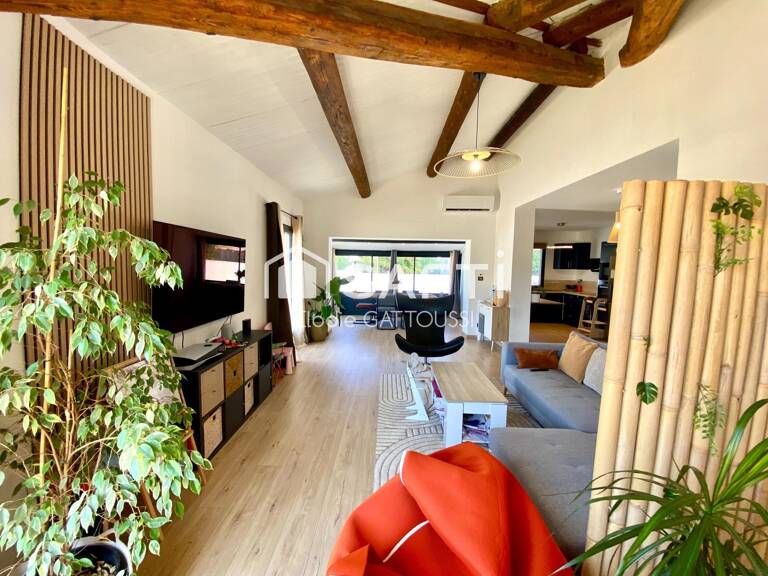 Une maison chaleureuse, rénovée avec soin, au calme et à quelques minutes de tout — photo 1