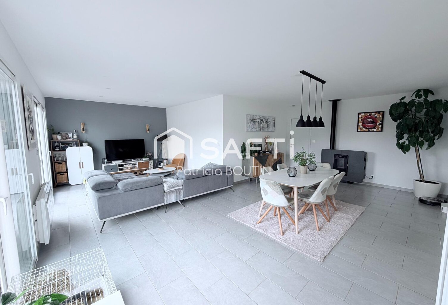 PAVILLON PLAIN PIED 5 CHAMBRES DONT UNE SUITE PARENTALE ET GARAGE A BENET ! — photo 1