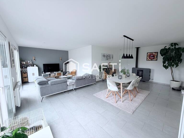 PAVILLON PLAIN PIED 5 CHAMBRES DONT UNE SUITE PARENTALE ET GARAGE A BENET ! — photo 1